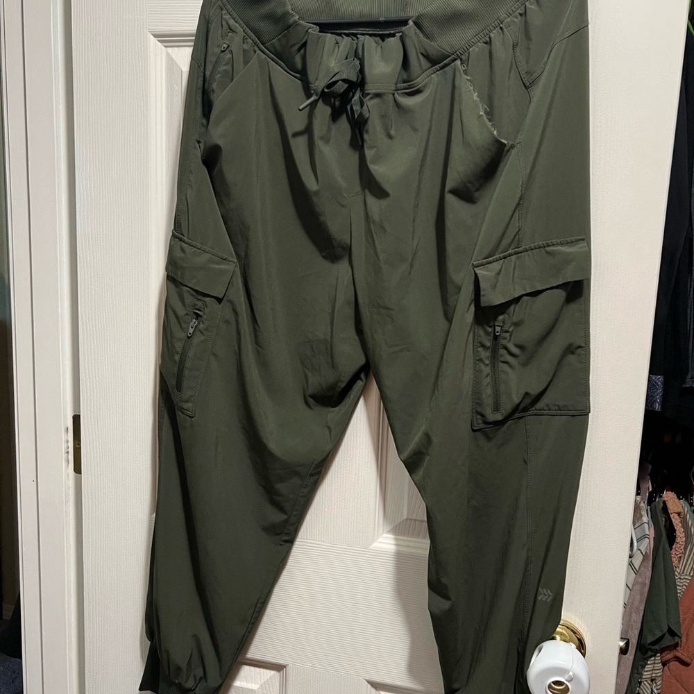 All in Motion Dark Green Cargo Pants